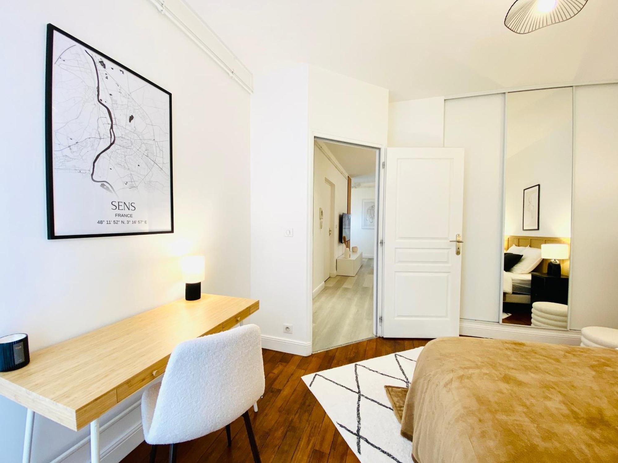Le Subtil - Best Keys - Elegance & Confort - 2 Chambres Separees - Lit Queen Size - Smart Tv Netflix - Entre Gare & Centre Ville - A 1H De Paris - Wifi Fibre - Check-In Autonome Sens Luaran gambar