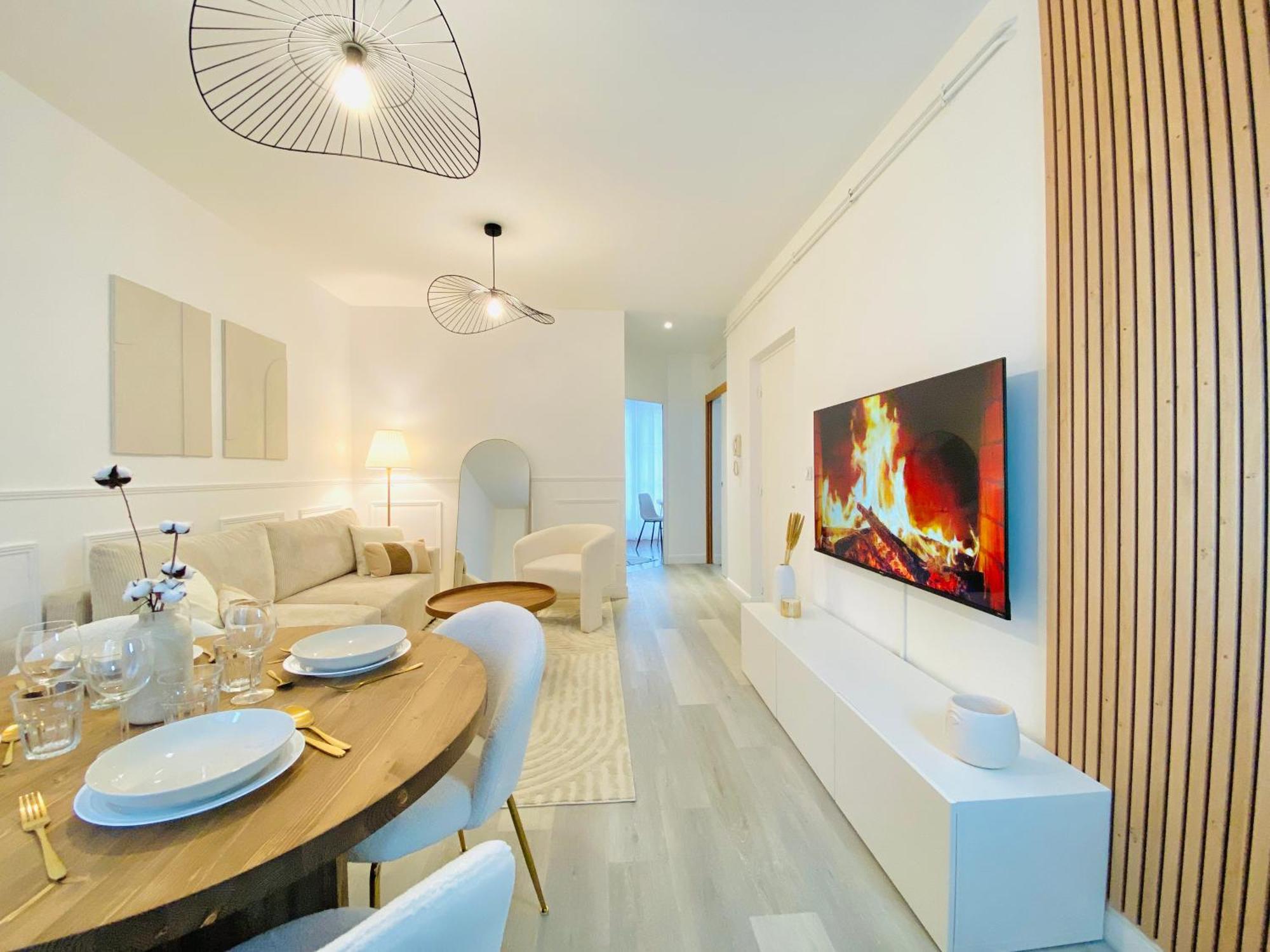 Le Subtil - Best Keys - Elegance & Confort - 2 Chambres Separees - Lit Queen Size - Smart Tv Netflix - Entre Gare & Centre Ville - A 1H De Paris - Wifi Fibre - Check-In Autonome Sens Luaran gambar